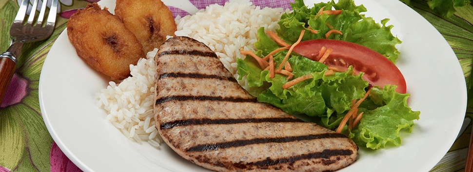 Filete de pollo asado con ensalada