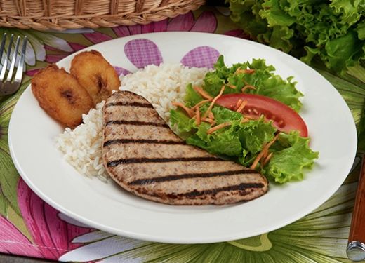 Filete de pollo asado con ensalada