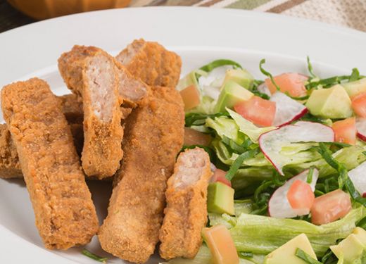 Dedos de pollo con ensalada fresca